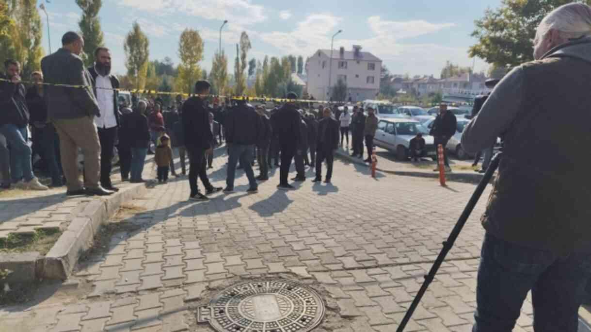 Van'da hastane önünde silahlı saldırı: 2 ölü, 2 yaralı