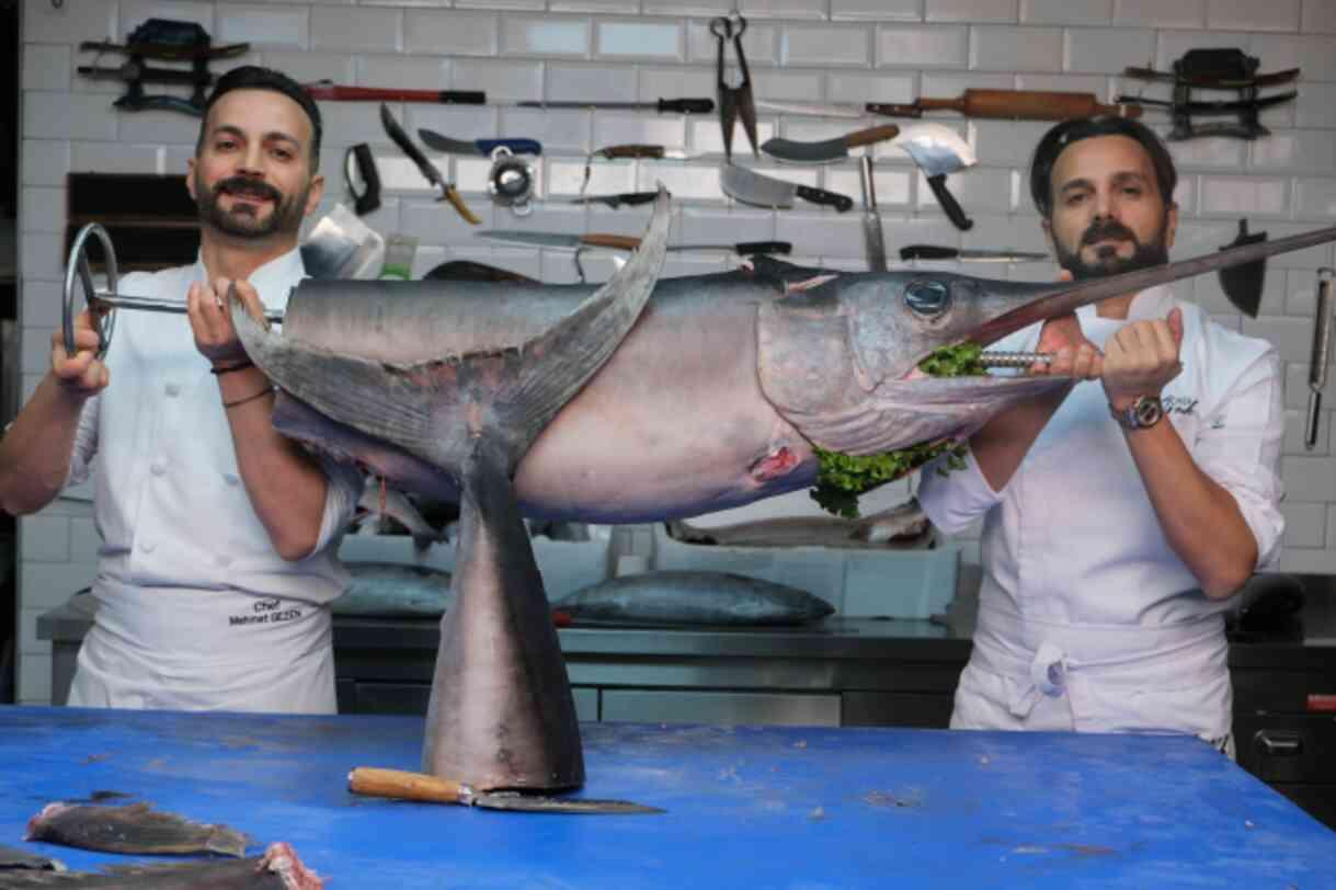 Ankaralı şeflerden yeni lezzet deneyimi: Kılıç balığından cağ kebabı