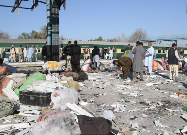 Pakistan'da tren istasyonuna yapılan bombalı saldırıda 24 kişi öldü, 40 kişi yaralandı