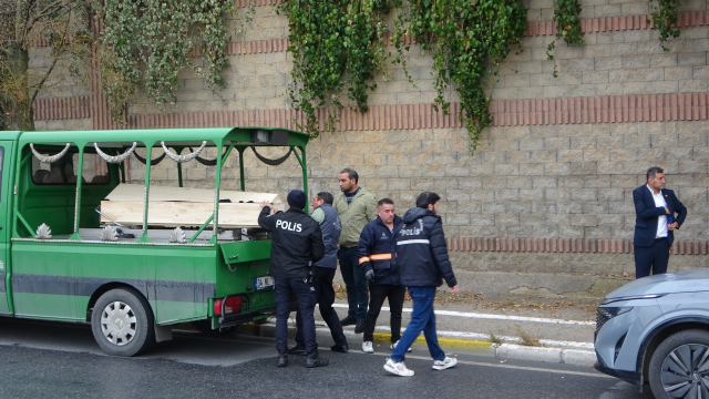 Pendik'te okul servisinde cinayet: Sevgilisini öldürüp kendi kafasına sıktı