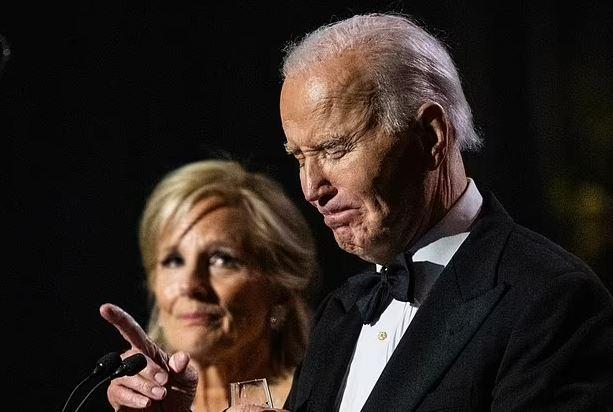 Joe Biden, Beyaz Saray'daki veda yemeğinde gözyaşlarını tutamadı