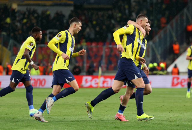 Fenerbahçe, Slavia Prag'ı deplasmanda 2-1 mağlup etti