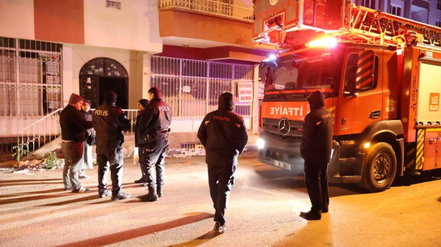 Tüm ekiplerin seferber olduğu şahıs kapıdakileri böyle azarladı: Yatmak da mı sorun? Tüm ekiplerin seferber olduğu şahıs kapıdakileri böyle azarladı: Yatmak da mı sorun?