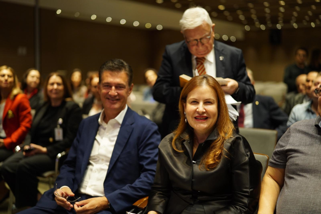 İstanbul Florence Nightingale Hastanesi ve T.C. Demiroğlu Bilim Üniversitesi işbirliğiyle sağlık mesleklerinin gelişimi paneli gerçekleştirildi