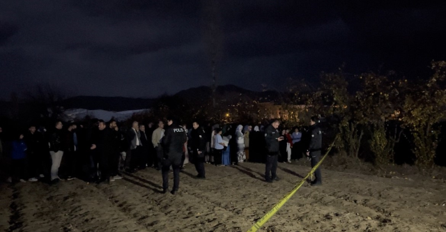 Evlilik yıl dönümünde dehşet: Eşini vurdu, ardından intihar etti Evlilik yıl dönümünde dehşet: Eşini vurdu, ardından intihar etti