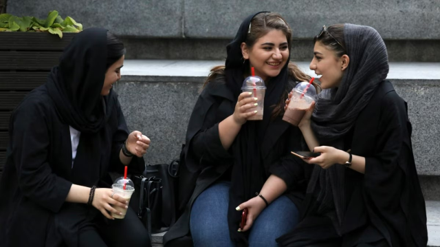 İran'da zorunlu başörtüsü tasarısı durduruldu İran'da zorunlu başörtüsü tasarısı durduruldu