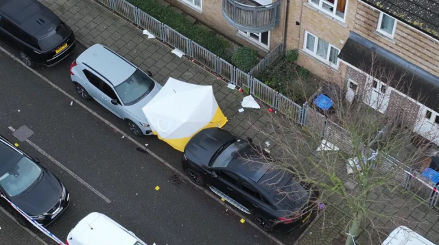 Londra'da kilise önünde silahlı saldırı: 1 kadın hayatını kaybetti, 2 kişi yaralandı