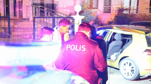 Sokak ortasında bıçaklanan kadın ağır yaralandı Sokak ortasında bıçaklanan kadın ağır yaralandı