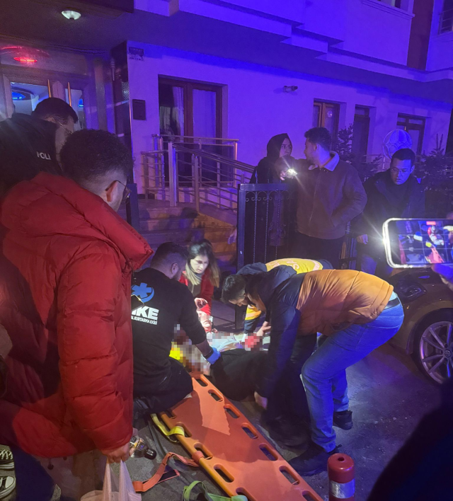 Sokak ortasında bıçaklanan kadın ağır yaralandı Sokak ortasında bıçaklanan kadın ağır yaralandı