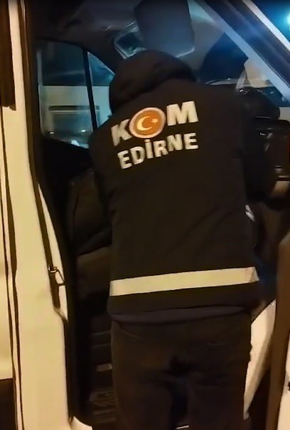 TIR sürücüsünün vücudundan çıkanlar şaşkına çevirdi TIR sürücüsünün vücudundan çıkanlar şaşkına çevirdi