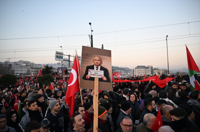 Binlerce kişinin katıldığı Filistin'e destek yürüyüşünden ilk görüntüler