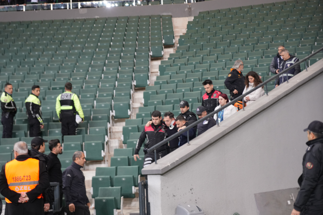 Kocaelispor-Iğdır FK maçında olay çıktı: Bir polis memuru yaralandı, 7 kişi gözaltına aldı