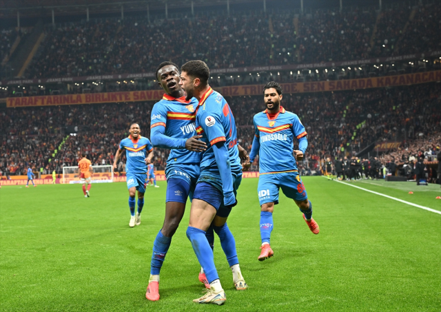 Galatasaray, Göztepe'yi sahasında 2-1 yendi