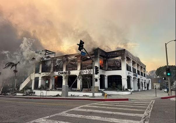 Öncesi ve sonrası fotoğraflarla Los Angeles yangının yarattığı yıkımı gösteriyor