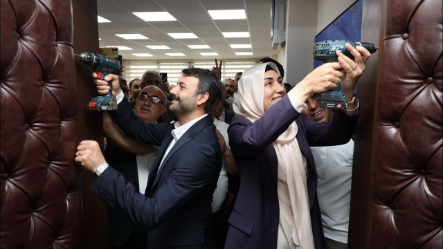 Gözaltına alınan belediye eş başkanları bu görüntüyle gündem olmuştu