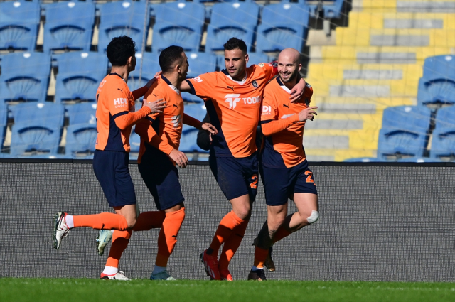 Süper Lig'de bir ilk de yaşandı: RAMS Başakşehir, Çaykur Rizespor'u 2-0 mağlup etti