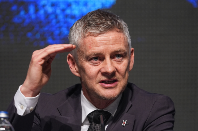 İmza törenine damga vurdu: Solskjaer'den Türk futbolundaki kaos sorusuna olay yanıt