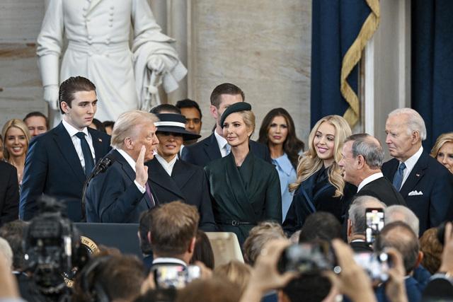 Göreve başlayan Trump, atacağı adımları tek tek sıraladı