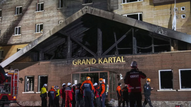 Yangından kurtulan otel personeli dehşet anlarını anlattı: İnsanlar çocuklarını aşağıya attı