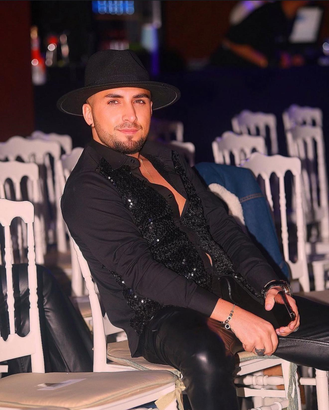 Cafer Andıç'tan Çırağan Sarayı'nda dev defile: Meme kanseri farkındalığı için podyuma çıkacaklar Cafer Andıç'tan Çırağan Sarayı'nda dev defile: Meme kanseri farkındalığı için podyuma çıkacaklar