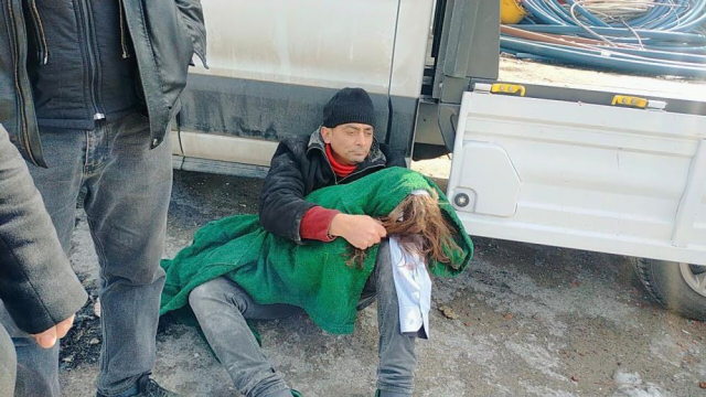 2 yıl sonra ortaya çıkan yürek yakan deprem fotoğrafı! Kim olduğu bilinmiyor