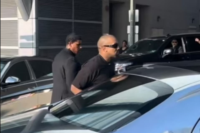 Grammy Ödülleri'ne şeffaf elbise ile katılan Bianca Censori'ye tepki yağdı