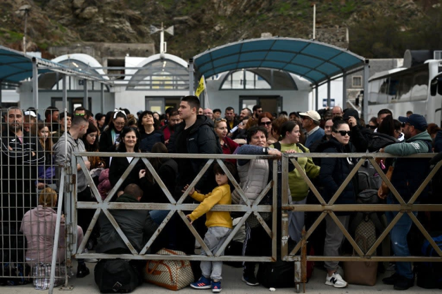 Deprem fırtınasından kaçış! Tahliyeler için ek uçak seferleri kondu