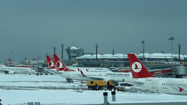 İstanbul'da kar yağışı alarmı! THY seferleri iptal edildi