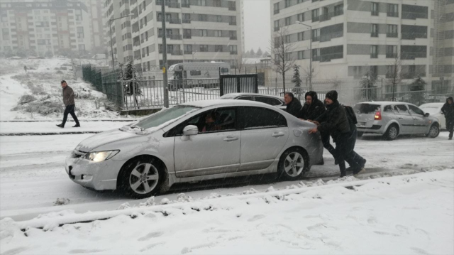 İstanbul kar alarmı! Apar topar AKOM'a geçen İmamoğlu saat verip uyardı