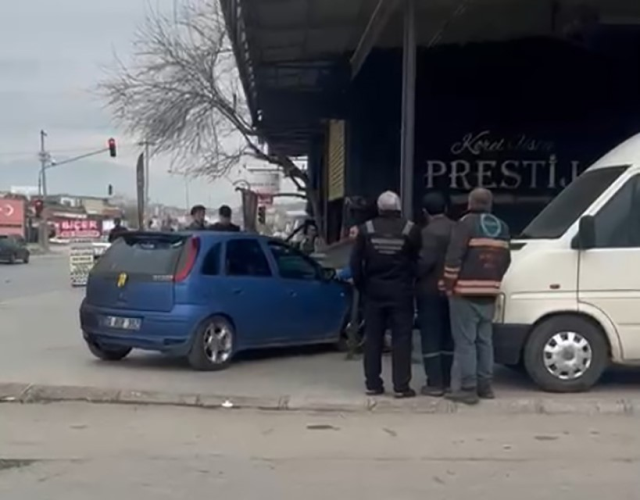 Sevgililer Günü'nde cinnet geçirdi, kocasının aracını perte çıkardı