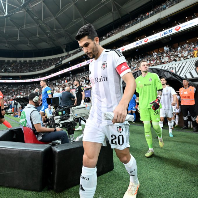 Beşiktaş Necip Uysal ile 2 yıllık yeni sözleşme imzaladı