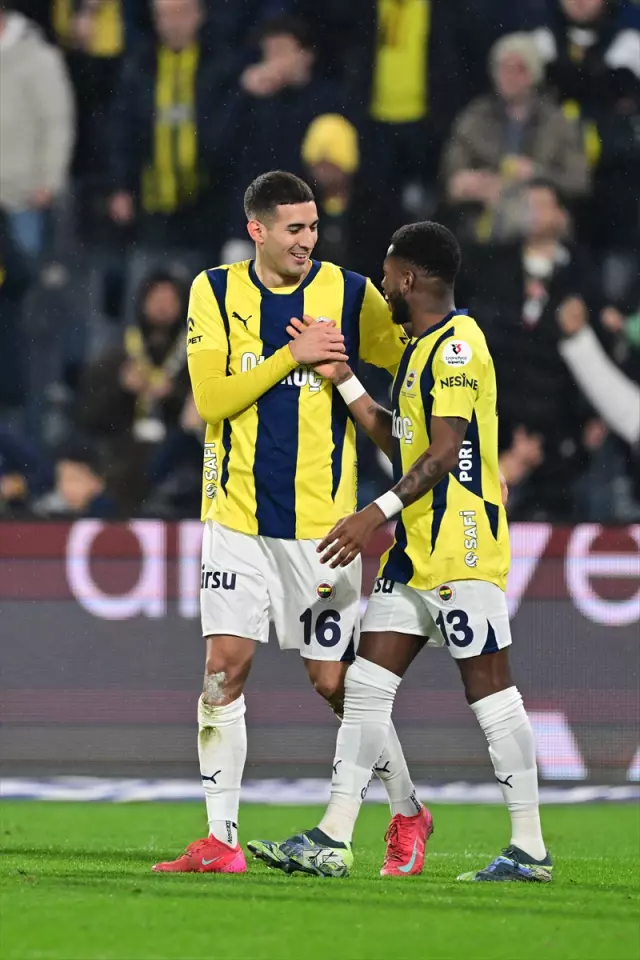 Fenerbahçe, Antalyaspor'u 3-0 mağlup etti