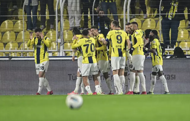 Fenerbahçe, Antalyaspor'u 3-0 mağlup etti