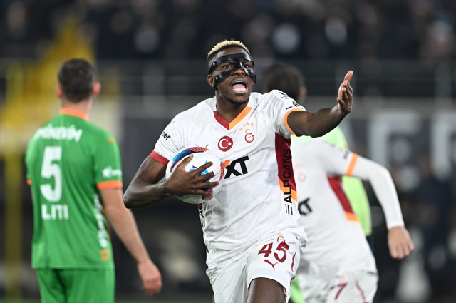 Galatasaray, Alanyaspor'u deplasmanda 2-1 yendi