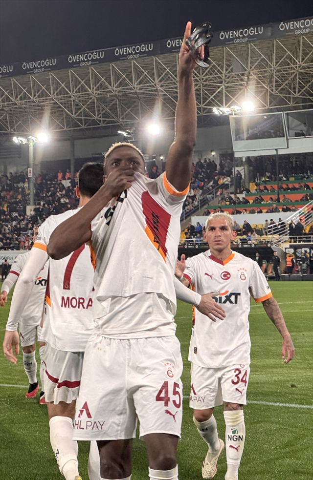 Galatasaray, Alanyaspor'u deplasmanda 2-1 yendi