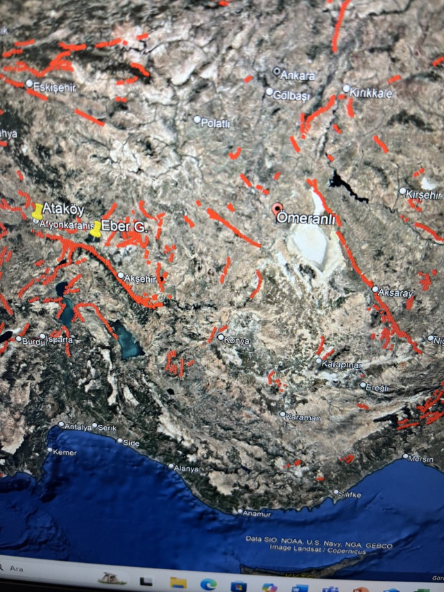 Konya'daki depremlere ilişkin Naci Görür'den ilk yorum: Tüm bölgeyi etkileyebilir
