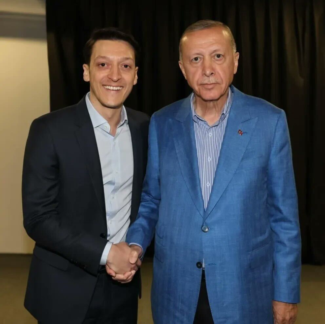 Almanlar Mesut Özil'i sildi: İzlediği yol değerlerimizle örtüşmüyor