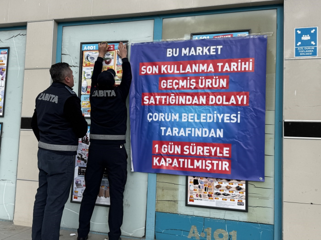 Belediye, tarihi geçmiş ürün satan marketi mühürledi, vatandaşı da afişle bilgilendirdi