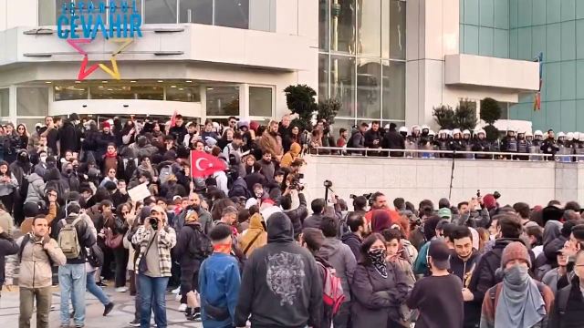 Şişli'de öğrencilere polis müdahalesi
