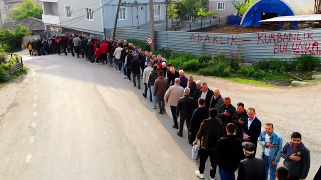 Bursa'da bayramlaşma kuyruğu 1 kilometreyi buldu