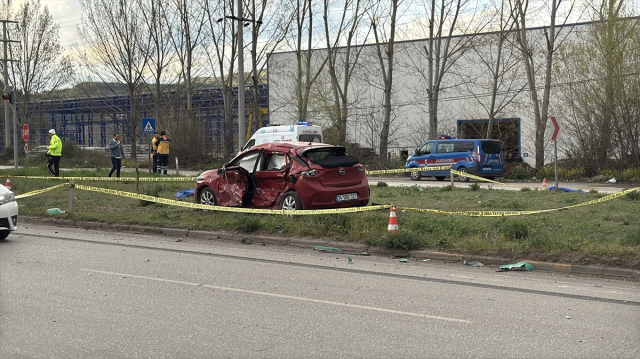 Otomobille tır çarpıştı: 4 kişi yaşamını yitirdi