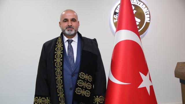 Adıyamanlı Akademisyen Prof. Dr. Fevzi Rençber, Profesörlük Cübbesini Giydi