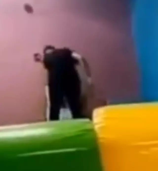 Otizmli çocuğa spor salonunda şiddet