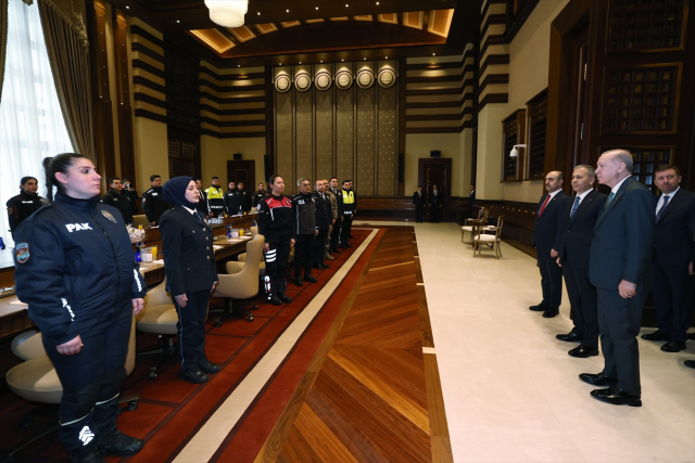 Cumhurbaşkanı Erdoğan: Alçak iftiralarla polisimize saldırılmasına müsaade edemeyiz