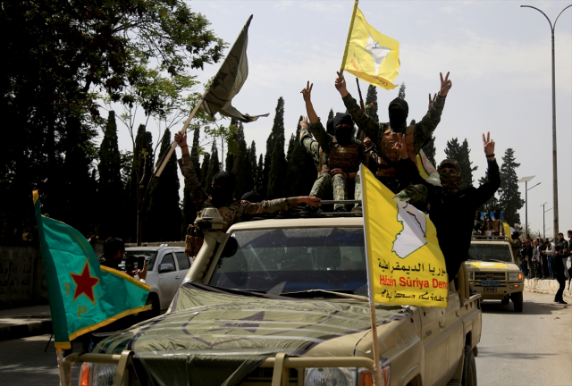 PKK/YPG'li teröristler Halep'ten çekilmeye devam ediyor