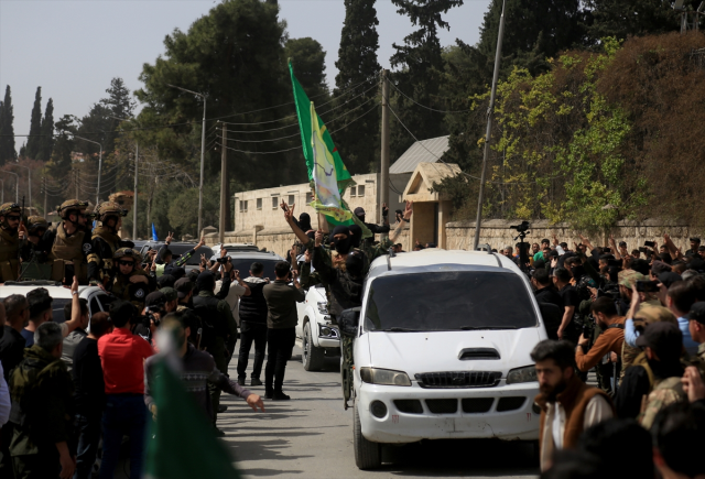 PKK/YPG'li teröristler Halep'ten çekilmeye devam ediyor