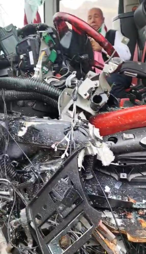 Yolcu otobüsü ile tanker kafa kafaya çarpıştı! Ölü ve yaralılar var Yolcu otobüsü ile tanker kafa kafaya çarpıştı! Ölü ve yaralılar var