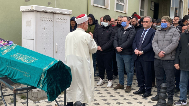 Menenjitten hayatını kaybeden 8 yaşındaki İrem'in babası: Diz ağrısıyla başladı
