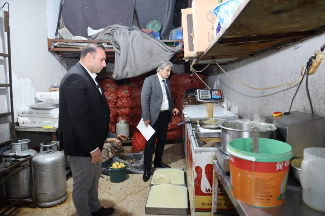 Döner imalathanesinde mide bulandıran görüntüler