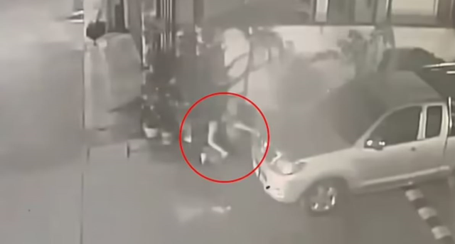 Festivalde doğum yapan anne, bebeğini ölüme terk edip eğlenceye devam etti Festivalde doğum yapan anne, bebeğini ölüme terk edip eğlenceye devam etti